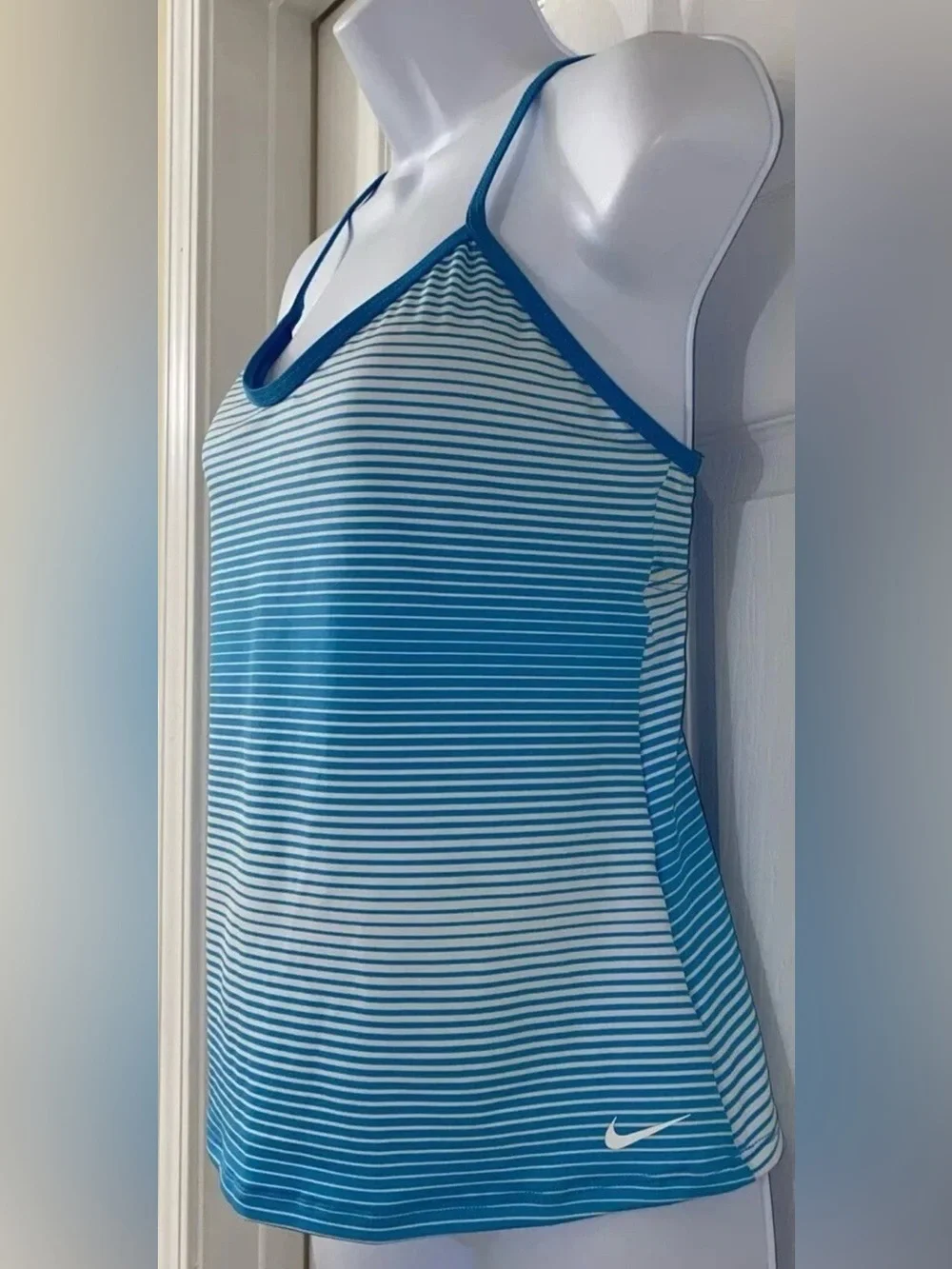 Women’s NWT NIKE Blue Striped Tankini Racer back Top W/Built-In Bra Size Small